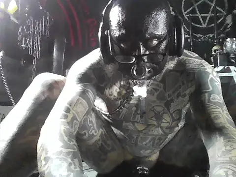 Snapshot of object857 chatting on 11.30.25 object857 online show from 11.30.25