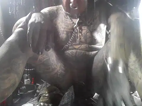 Snapshot of object857 chatting on 12.04.25 object857 online show from 12.04.25