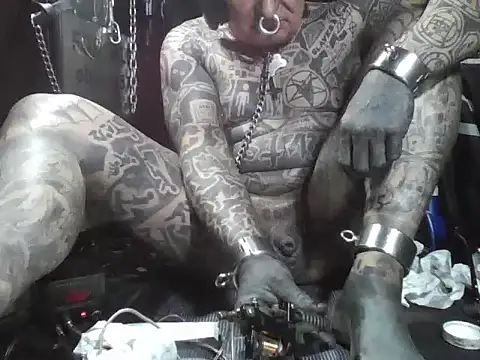 Snapshot of object857 chatting on 12.17.25 object857 online show from 12.17.25