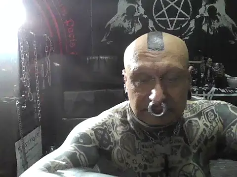 Snapshot of object857 chatting on 12.19.25 object857 online show from 12.19.25