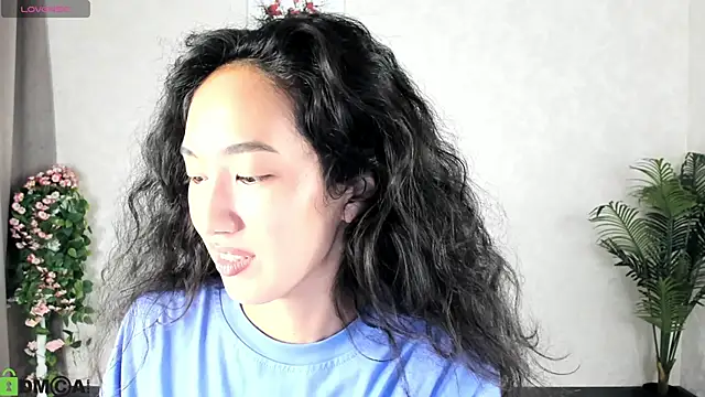 Snapshot of FlirtyAura chatting on 09.24.25 FlirtyAura online show from 09.24.25