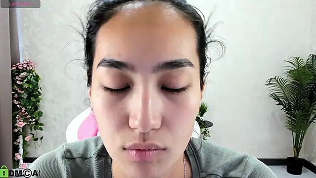 Snapshot of FlirtyAura chatting on 10.07.25 FlirtyAura online show from 10.07.25