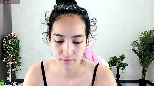 Snapshot of FlirtyAura chatting on 10.22.25 FlirtyAura online show from 10.22.25