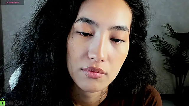 Snapshot of FlirtyAura chatting on 11.20.25 FlirtyAura online show from 11.20.25