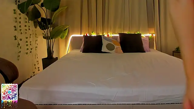 FlirtyAura online show from 04.14.26