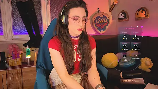 Snapshot of Zesty_Peach chatting on 05.06.26 Zesty Peach online show from 05.06.26