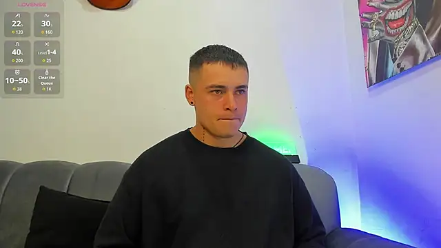 Snapshot of connorsmiith chatting on 10.31.25 connorsmiith online show from 10.31.25