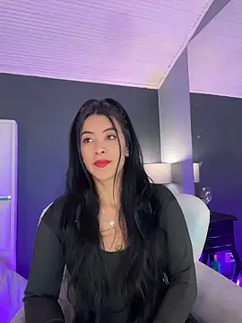 Snapshot of BellaFernandez__ chatting on 11.27.25 BellaFernandez online show from 11.27.25