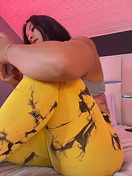 Snapshot of BellaFernandez__ chatting on 04.27.26 BellaFernandez online show from 04.27.26
