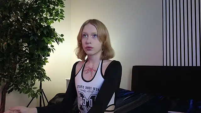 Snapshot of BarbieRichy chatting on 10.17.25 BarbieRichy online show from 10.17.25