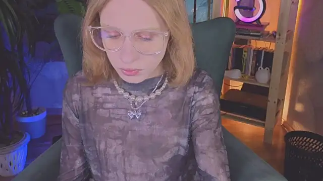 Snapshot of BarbieRichy chatting on 11.14.25 BarbieRichy online show from 11.14.25