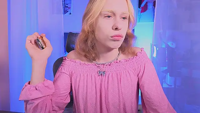 Snapshot of BarbieRichy chatting on 11.26.25 BarbieRichy online show from 11.26.25