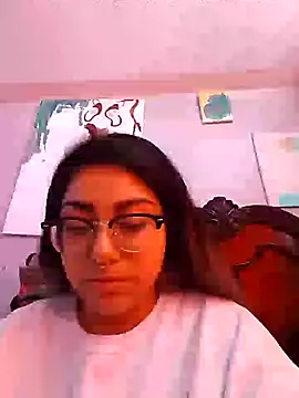 Snapshot of Lovelyrainn chatting on 10.02.25 Lovelyrainn online show from 10.02.25