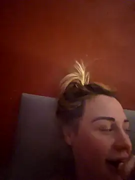 Snapshot of Sophrob96x chatting on 11.27.25 Sophrob96x online show from 11.27.25