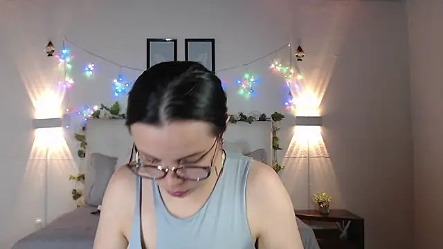Megan 05  online show from 04.18.26