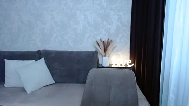Snapshot of IrisJones chatting on 09.25.25 IrisJones online show from 09.25.25