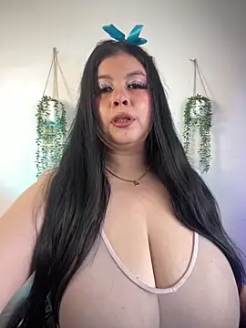 Snapshot of Angie_lynn chatting on 10.04.25 Angie lynn online show from 10.04.25