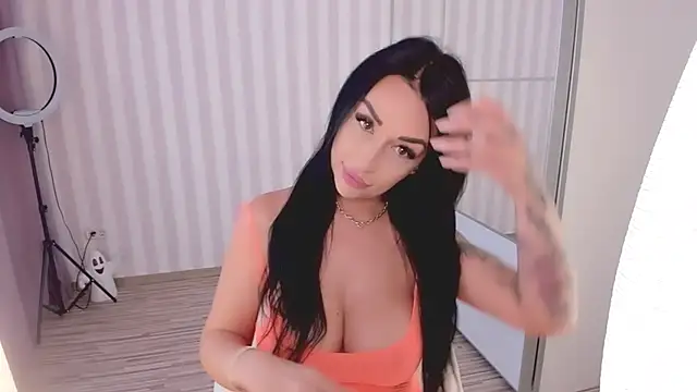 Snapshot of oh_julya chatting on 10.23.25 oh julya online show from 10.23.25