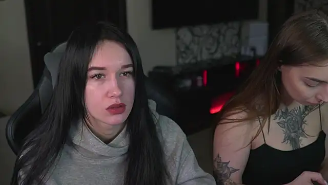 Snapshot of lis_silver chatting on 12.04.25 lis silver online show from 12.04.25