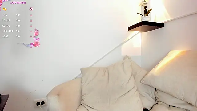 Snapshot of thaira_aly chatting on 02.11.26 thaira aly online show from 02.11.26