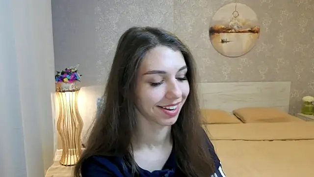 Snapshot of KellyShines chatting on 06.14.26 KellyShines online show from 06.14.26