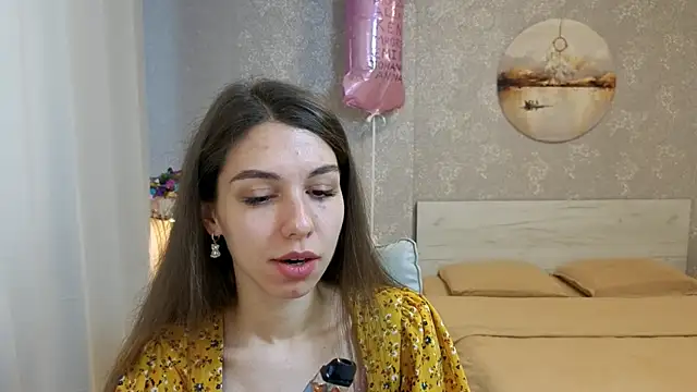 Snapshot of KellyShines chatting on 06.24.26 KellyShines online show from 06.24.26