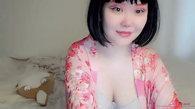 Snapshot of tsunade_chan chatting on 10.08.25 tsunade chan online show from 10.08.25