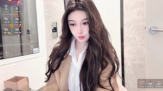 Snapshot of za-02605 chatting on 10.28.25 za-02605 online show from 10.28.25