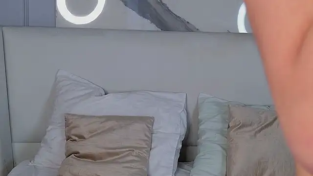 Snapshot of AdoraCortes chatting on 11.24.25 AdoraCortes online show from 11.24.25