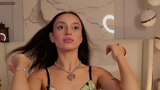 AdoraCortes online show from 12.04.25