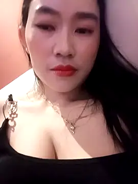 Snapshot of besa4 chatting on 12.18.25 besa4 online show from 12.18.25