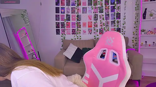 Moon  Bunny online show from 04.15.26