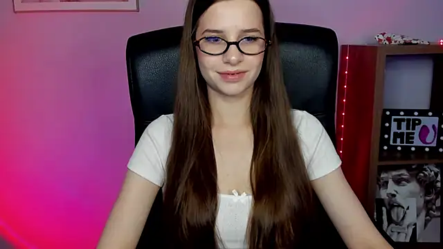 LuxMaya online show from 04.14.26