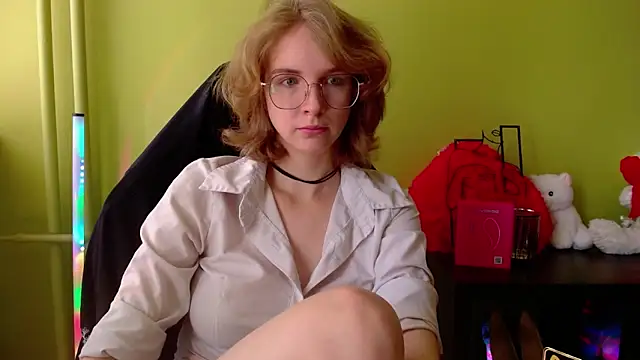 Snapshot of juicyPenny chatting on 06.17.26 juicyPenny online show from 06.17.26
