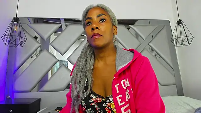 Lorenn Hill online show from 12.20.25