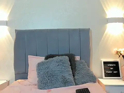 Snapshot of Emiily_cooper_x chatting on 09.21.25 Emiily cooper x online show from 09.21.25