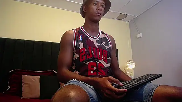 Snapshot of blackbignude chatting on 07.10.26 blackbignude online show from 07.10.26
