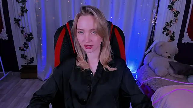 EllaBloom online show from 11.19.25