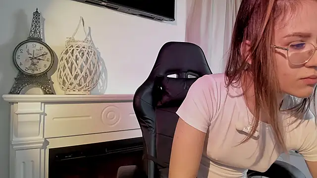 Snapshot of EvaBllake chatting on 11.08.25 EvaBllake online show from 11.08.25