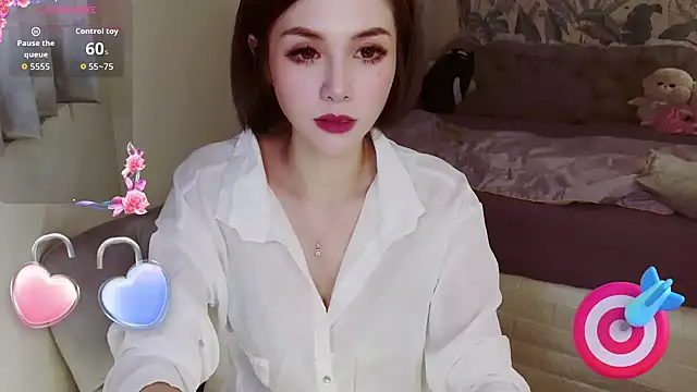 Snapshot of maya057000 chatting on 11.06.25 maya057000 online show from 11.06.25