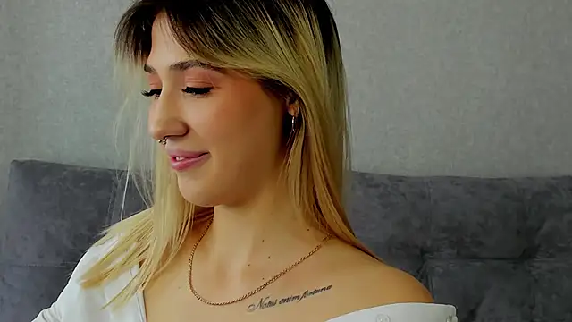 Snapshot of Bella_svon chatting on 09.11.25 Bella svon online show from 09.11.25