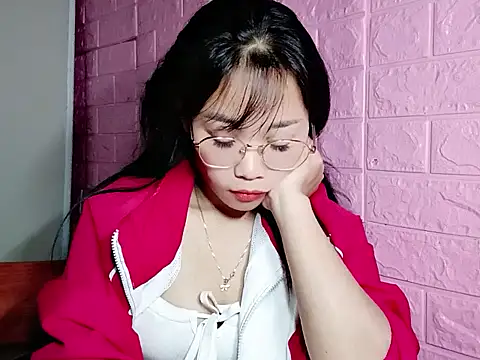 Snapshot of Maimai00 chatting on 11.16.25 Maimai00 online show from 11.16.25