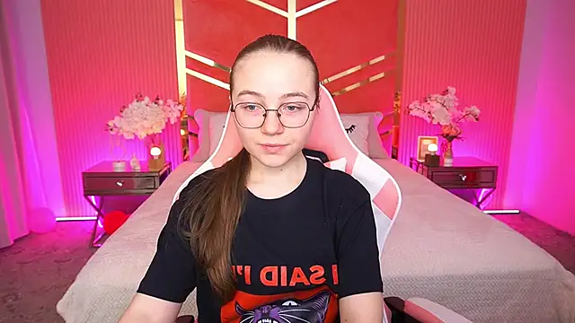 ArrinaWairr online show from 12.16.25