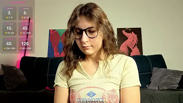 Snapshot of TrixiBell chatting on 11.11.25 TrixiBell online show from 11.11.25