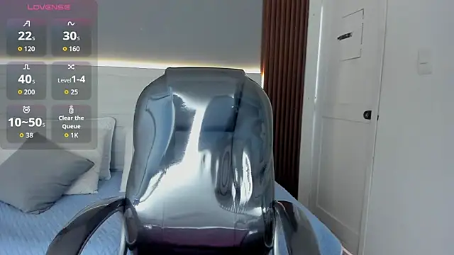 Snapshot of Emmy_Meadows chatting on 09.29.25 Emmy Meadows online show from 09.29.25