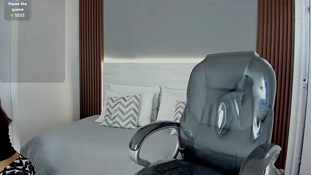 Snapshot of Emmy_Meadows chatting on 11.03.25 Emmy Meadows online show from 11.03.25