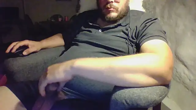 Snapshot of snebold chatting on 07.17.26 snebold online show from 07.17.26