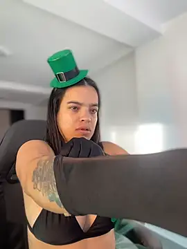 JuanitaMore01 online show from 03.17.26