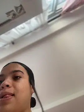 JuanitaMore01 online show from 04.05.26