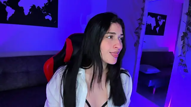 Snapshot of ZoeValencia1 chatting on 10.23.25 ZoeValencia1 online show from 10.23.25